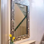 Made In Chelsea- 2 Bed By Out Of Office Lifestyle