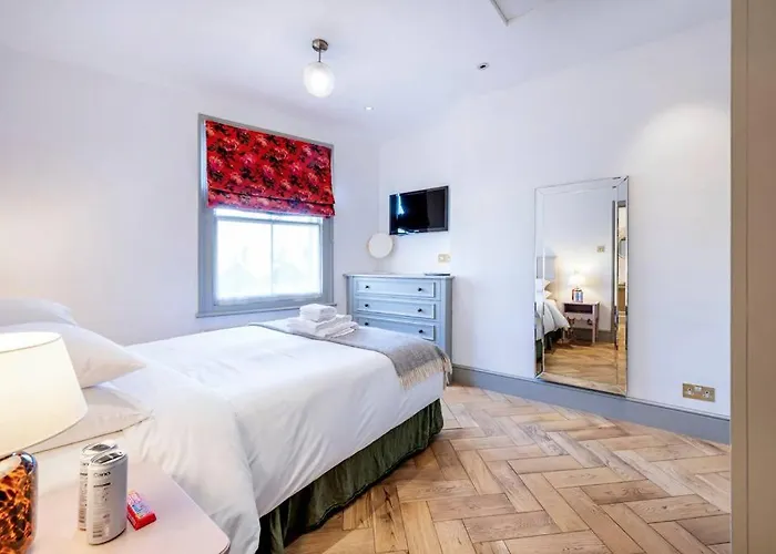 Made In Chelsea- 2 Bed By Out Of Office Lifestyle