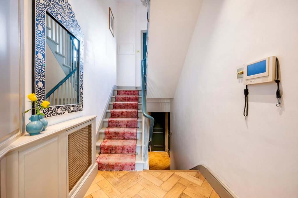 Made In Chelsea- 2 Bed By Out Of Office Lifestyle *