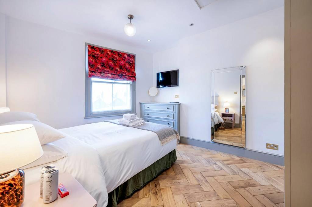 Made In Chelsea- 2 Bed By Out Of Office Lifestyle