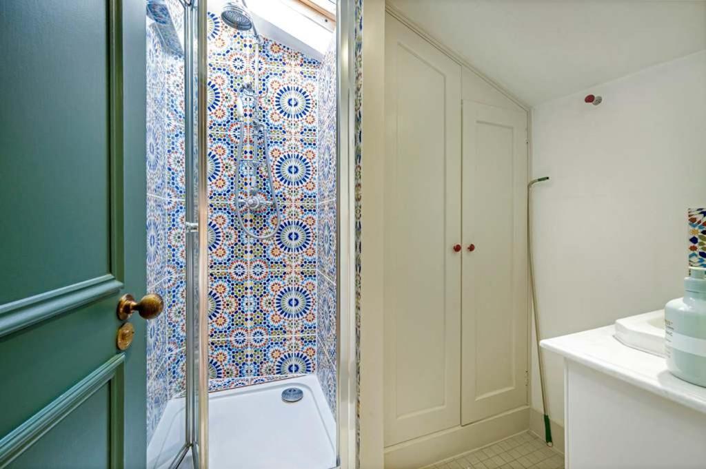 Made In Chelsea- 2 Bed By Out Of Office Lifestyle Apartment