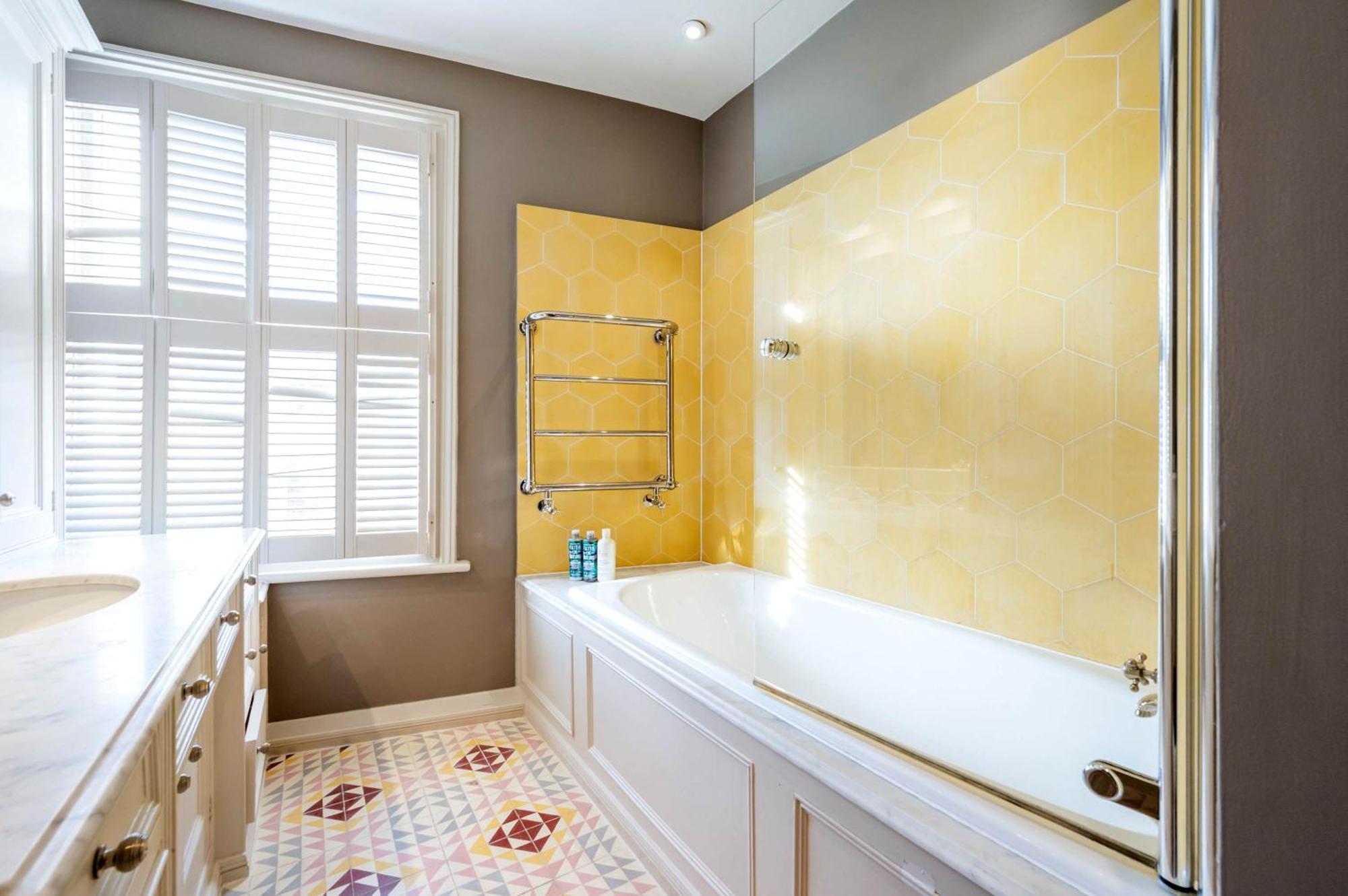 Made In Chelsea- 2 Bed By Out Of Office Lifestyle *